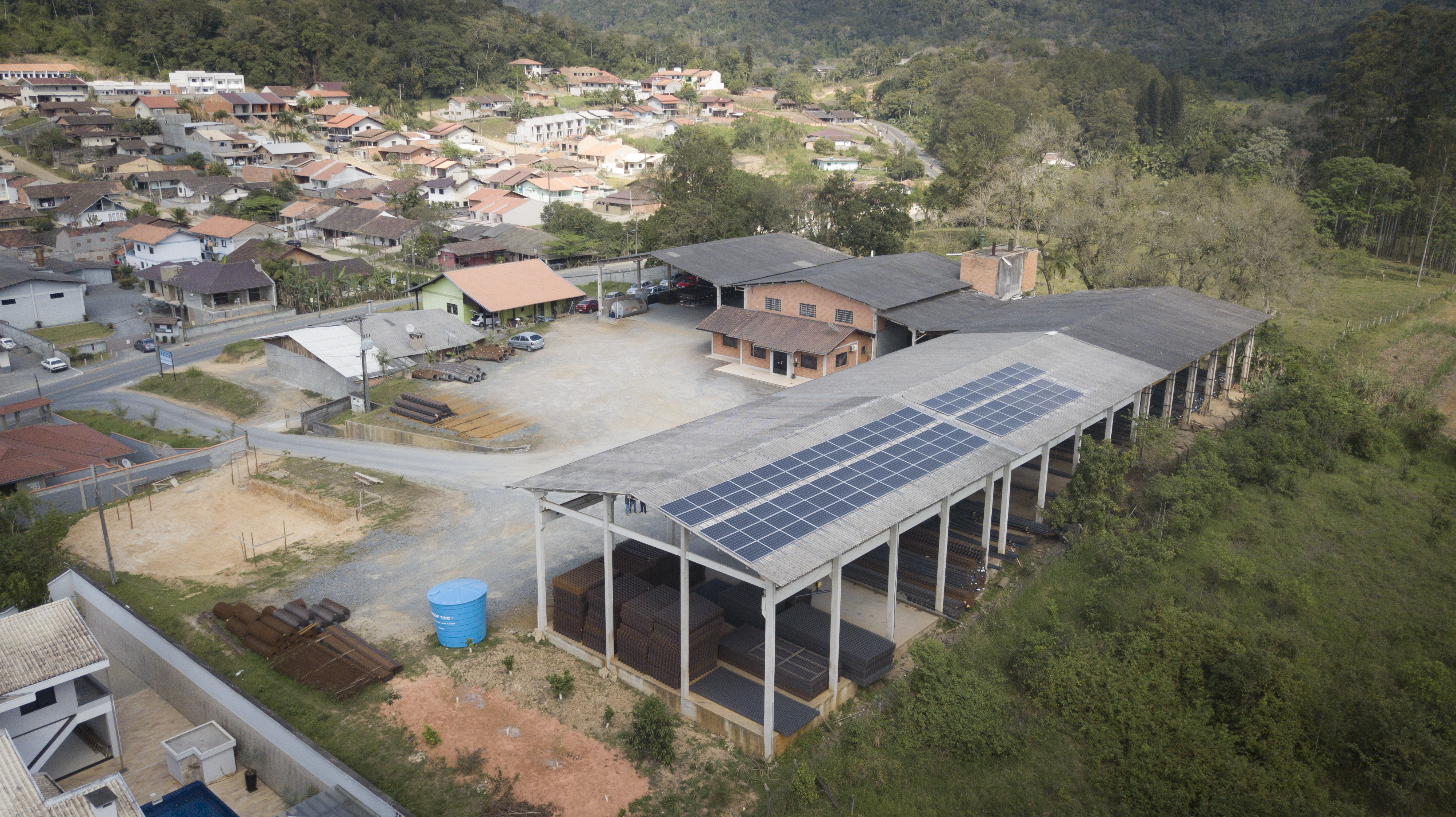 No momento, você está visualizando Projeto de energia solar com 102 paineis entra em operação em SC