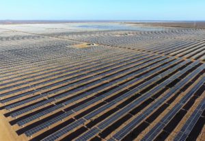 Leia mais sobre o artigo Brasil inicia operações dos dois maiores parques solares da América Latina